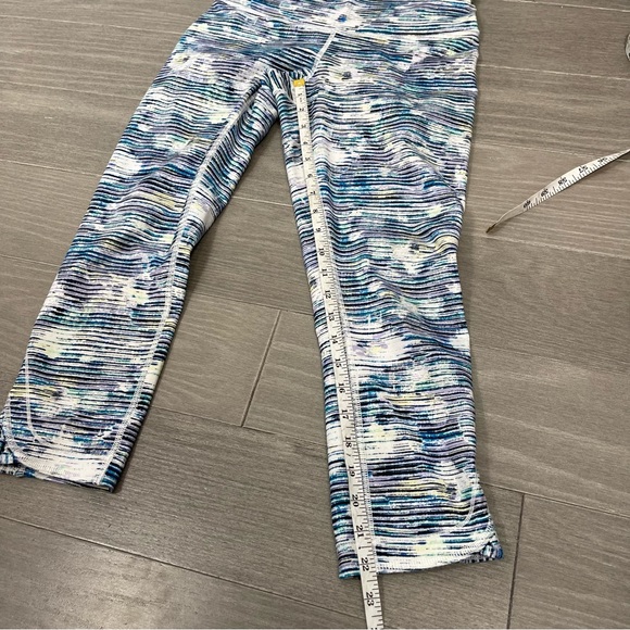 Lululemon True Self Crop II Blurry Belle Multi Blue Stripe Luon Leggings Yoga 6 - Picture 16 of 16
